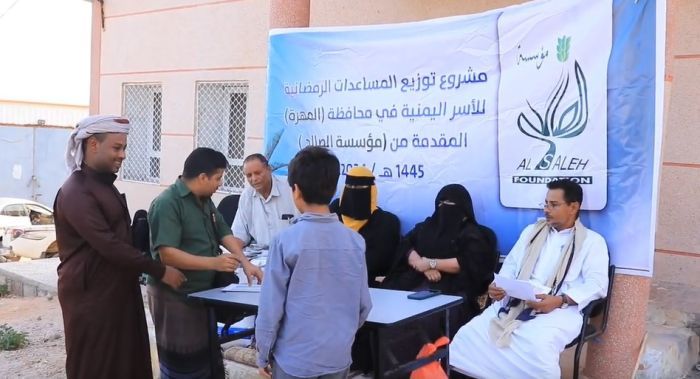 المهرة .. تواصل توزيع المساعدات الرمضانية المقدمة من مؤسسة الصالح