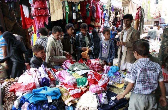 العيد يضاعف هموم المواطنين في مناطق الحوثي