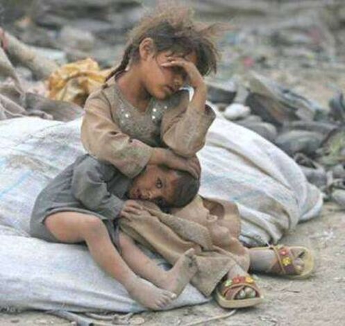 صورة البؤس تُرسم في وجوه أطفال حُرموا من ملابس العيد وفرحته
