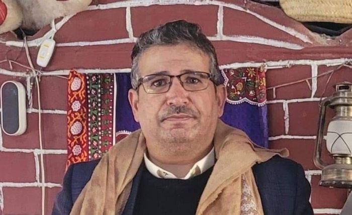 ناشطون يطالبون بإنقاذ حياته ..  القاضي قطران يبدأ إضرابًا عن الطعام في سجن الحوثي بصنعاء