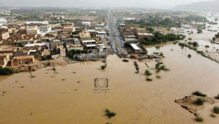 سيول جارفة في وادي حضرموت تُغرق مدينة تريم التاريخية