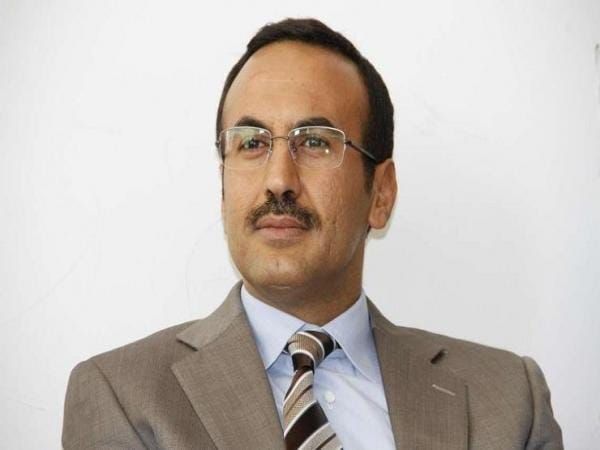 أحمد علي عبدالله صالح يجري اتصالاً هاتفياً بالشيخ أمين الصلوي للاطمئنان على صحته