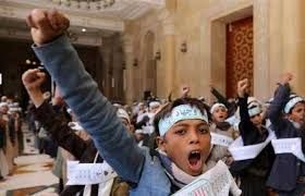 بعد عزوف الطلاب عن المشاركة فيها ..  الحوثيون يستخدمون الابتزاز لتحقيق حلم الإمامة عبر المراكز الصيفية