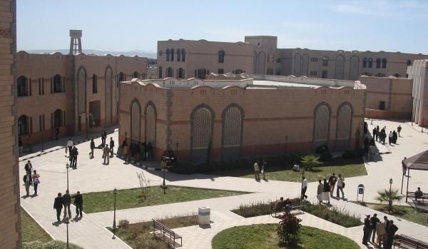 بحجة  عدم “تسديد الرسوم".. قيادي حوثي يطرد طلاب غير سلاليين من الامتحانات بجامعة ذمار