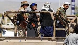 عصابة الحوثي تطالب رجال الأعمال بتعويض الضحايا الذين فجّرت منازلهم في رداع