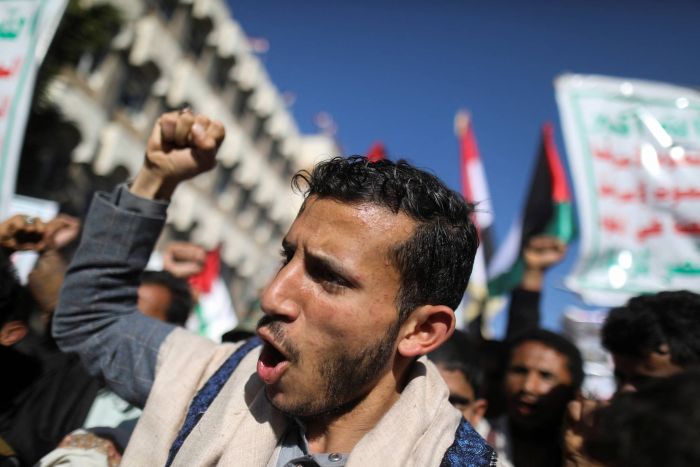 الحوثيون يقمعون الحرية في صنعاء ويطالبون بها في واشنطن