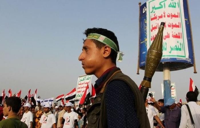 بقطعها رواتبهم ..  عصابة الحوثي تُحول قضاة المحاكم  إلى سماسرة يبحثون عن مصروفهم اليومي