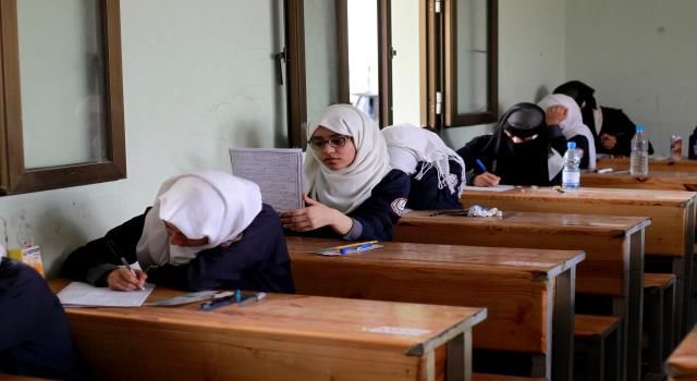 بالتزامن مع بدء الامتحانات  .. مدارس تعز تعلن عن إضراب شامل