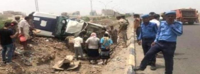 عدن: انقلاب طقم عسكري بسبب السرعة الجنونية بخط إنماء