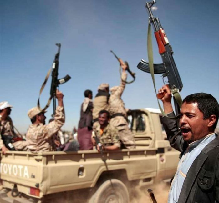 وقفة احتجاجية في صنعاء تنديدًا باختطاف الحوثيين لمدير رقابة ذمار السابق