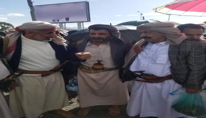 في اطار تنسيق الجماعتين .. شقيق رئيس حزب الإصلاح في مأرب يشارك بفعالية حوثية في صنعاء