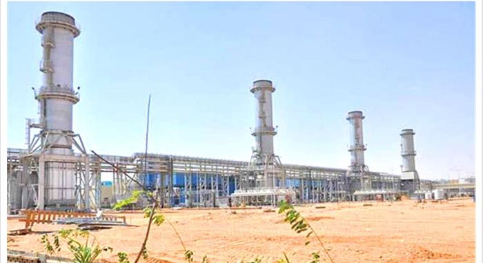 فيما دخلت محطات عدن الخدمة تدريجيًا ..  أبين تلحق محافظتين في انقطاع الكهرباء وحالة من الغليان تشهدها المدينة