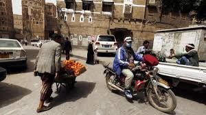 حملة حوثية تلاحق الباعة المتجولين بصعدة وتُصادر عرَباتهم