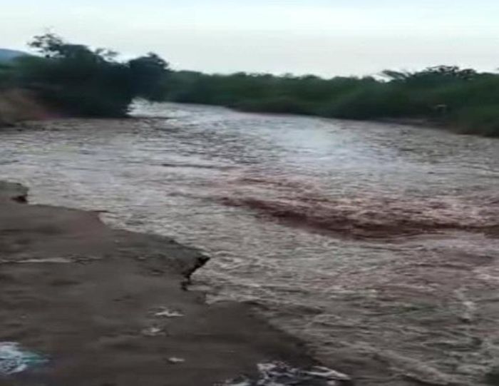 لحج .. سيول جارفة بمديرية المضاربة
