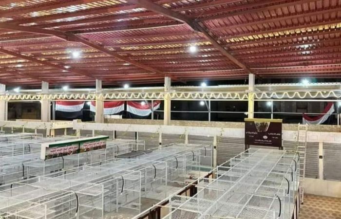 بعد 13سنة من النكبة ..  تعز تفتتح سوقًا للقات بذكرى الوحدة وأصحاب الساحات يحولونها الى قرية بلا خدمات