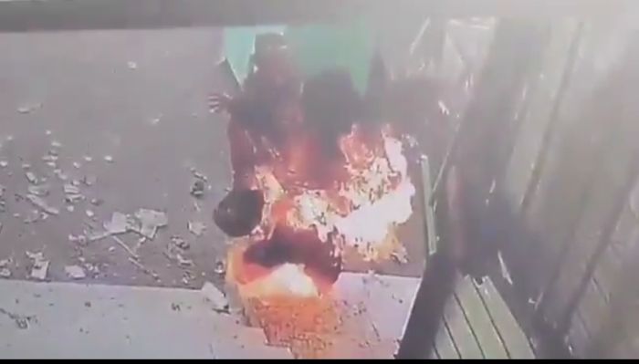 في جريمة مروّعة ..  شخص يقدم على إحراق طليقته في إحدى مناطق سيطرة عصابة الحوثي