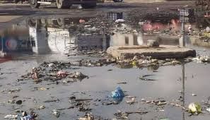عدن .. اختلاط المياه بالمجاري ينذر بكارثة صحية بالشيخ عثمان