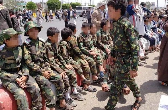 التميبز العنصري والاعتداء الجنسي والجسدي تدفع بمجندين للفرار من معسكرات الحوثي