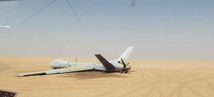 هيكل الطائرة يكذب رواية عصابة الحوثي:  روايتين حول اسقاط طائرة أمريكية بدون طيار في اجواء محافظة مارب