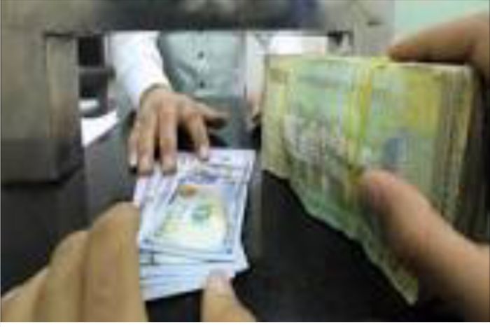 بعد البنوك .. أزمة سيولة حادة لدى الصرافين في مناطق الحوثي