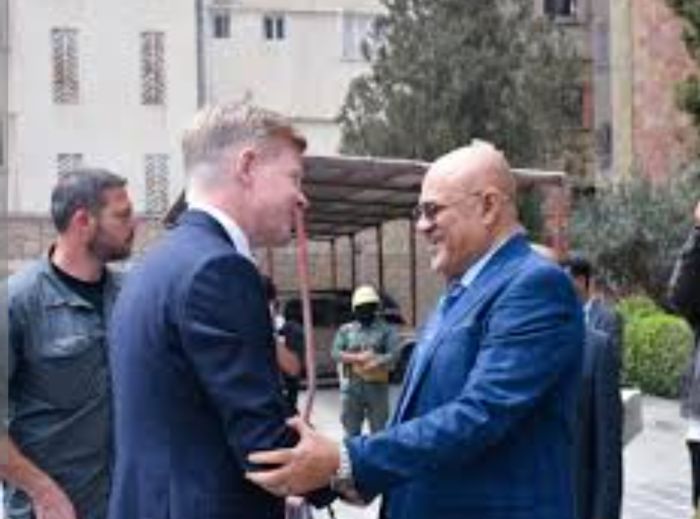 شمسان يدعو الأمم المتحدة إلى الإشراف على طرق محافظة تعز وفتحها بشكل دائم