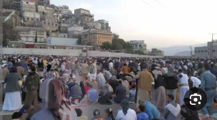 خطباء حوثيون يجبرون المصلين على مغادرة مصلى العيد بإب