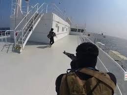 بريطانيا: عواقب مأساوية على اليمنيين جراء هجمات الحوثيين في البحر الأحمر