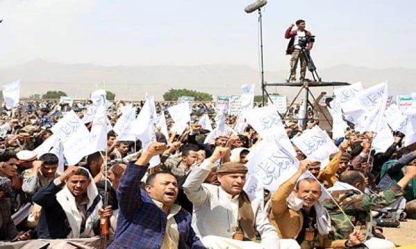 كفيلة بصرف راتبين لموظفي الدولة ..  احتفالات ما يسمى بـ "يوم الولاية " تثير سخط المواطنين في مناطق عصابة الحوثي