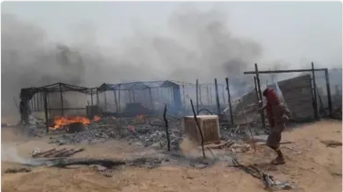 حريق يلتهم مخيمًا للنازحين في مأرب