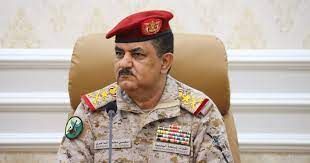 وزير الدفاع: لا نرى سلامًا حقيقيًا يلوح بالأفق مع مليشيا الحوثي
