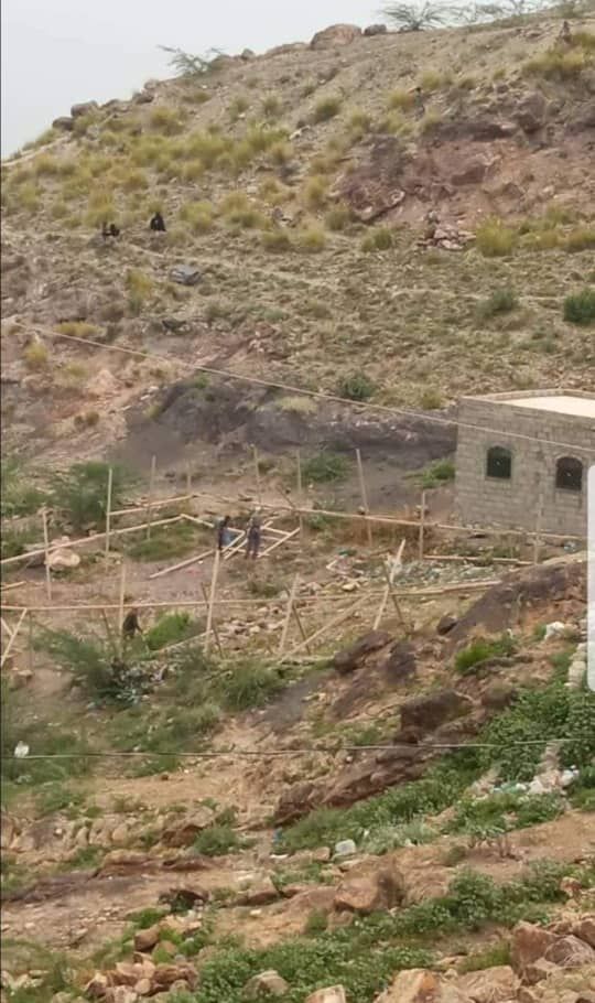 الوكيل المخلافي يُشرعن لقائد عسكري الاستيلاء على أرضية حديقه عامة بتعز