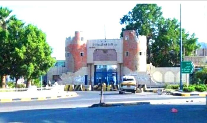 على خلفية حبس وكيل نيابة أحور .. احتجاز أفراد شرطة خور مكسر بعدن