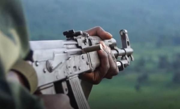 أطلقت النار على سيارته .. عصابة مسلحة تقتل الجيلاني وأسرته   بصنعاء