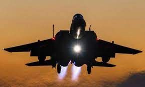 غارات أمريكية - بريطانية تدمر أسلحة إيرانية في مواقع حوثية بالحديدة