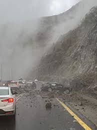 انهيارات صخرية في فج عطان بصنعاء تخلف اضرار مادية