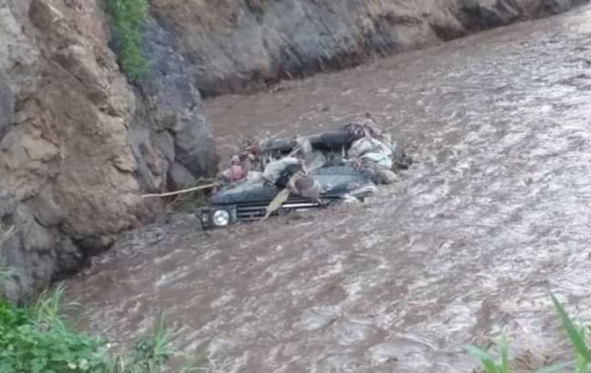 سيول إب تجرف جثة شاب إلى زبيد .. وسيارة مواطن في الضالع