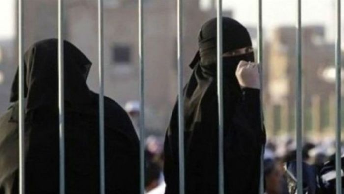 عصابة الحوثي تفرض جبايات على النساء المسافرات