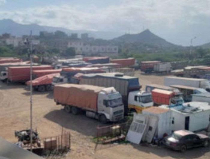 تكدس الشاحنات في المنافذ الجمركية لمليشيا الحوثي بصنعاء