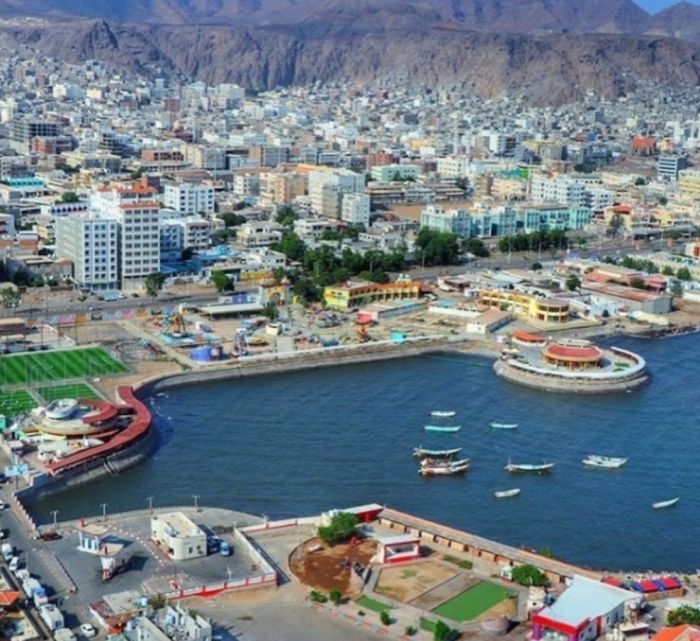 انتحار شاب داخل مخزن سوبر ماركت في كريتر