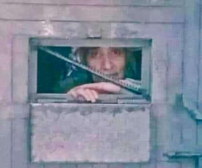 عصابة الحوثي تسجن نجم نادي الأهلي بسبب عجزه عن سداد الإيجار