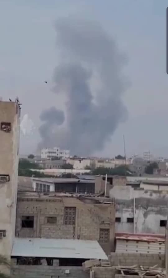 غارات اسرائيلية على ميناء الحديدة تسفر عن احتراق خزانات النفط وانقطاع التيار الكهربائي