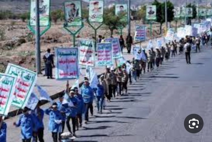  عصابة الحوثي تُخضع منتسبي الكشافة المدرسية لدورات طائفية