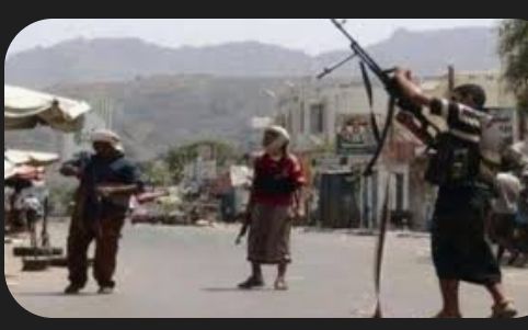  بعد مضي نصف المهلة الرئاسية وغياب المعمري .. رفض محور الاخوان  إخلاء المرافق الحكومية ومساكن المواطنين في تعز