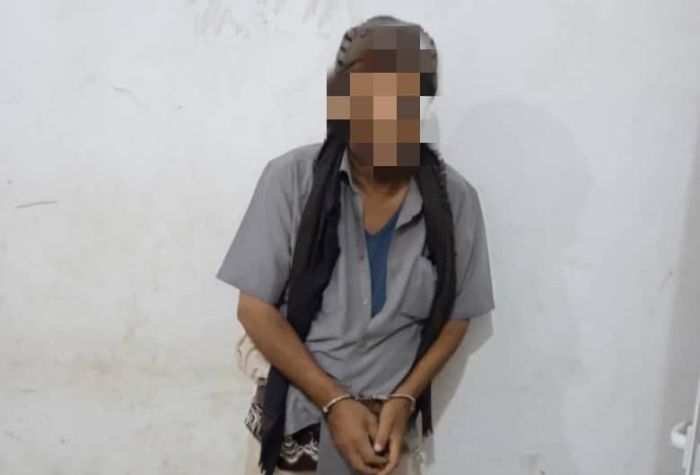 أمن عدن : وحدة حماية الأراضي تلقي القبض على متهم بجريمة قتل وفار من وجه العدالة(تفاصيل)