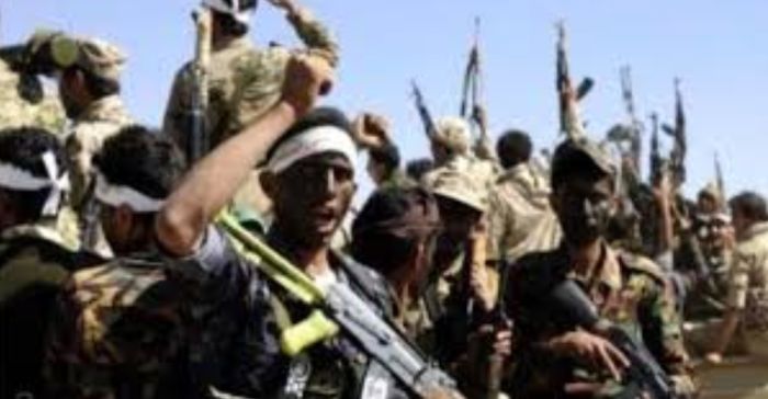  عصابة الحوثي تجبر الطلاب برداع على المشاركة في دورات قتالية