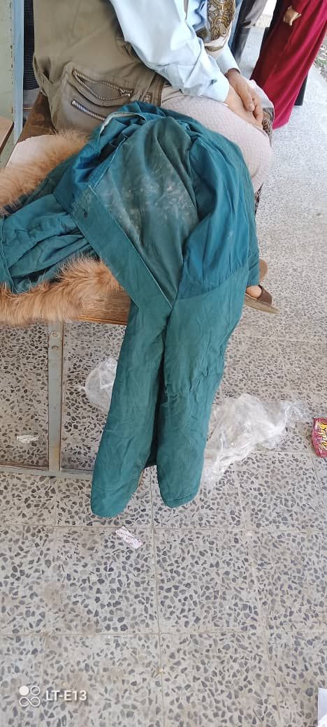  توزيع مساعدات مستعملة يثير استياء البسطاء والمعلمين في تعز