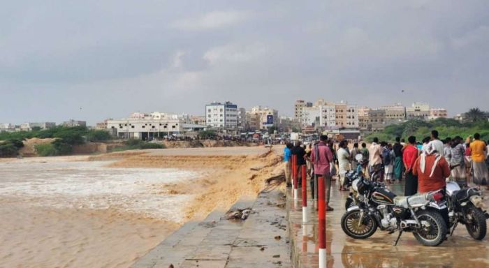  بسبب المنخفض الجوي .. انقطاع الخط الدولي في حضرموت
