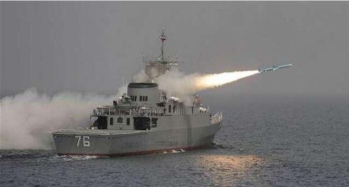  بوارج أمريكية تقصف مواقعًا لوكلاء إيران في جنوب الحديدة