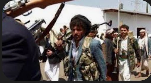  وصفه بـ"فرعون خمر" .. مواطن يمني يحتفل برحيل أحد مشرفي عصابة الحوثي عن مديريته