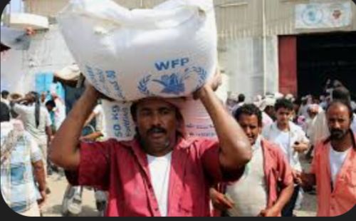  فجّرت صراعًا بين قيادات مليشاوية .. الغذاء العالمي يقدم مساعدات طارئة للحوثي ويُقلّصها بمناطق الشرعية